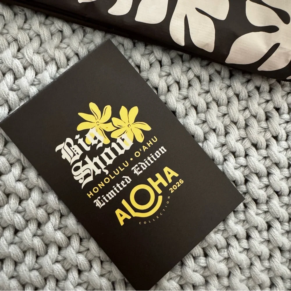 Aloha Collection• Super Special Limited Edition APPLIQUÉ DOPP KIT Coconut - Picture 6 of 11